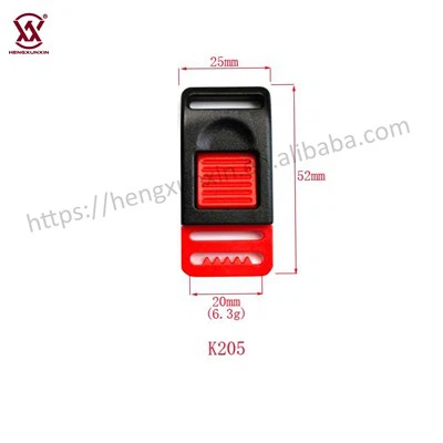 Középen engedje el a műanyag csatot